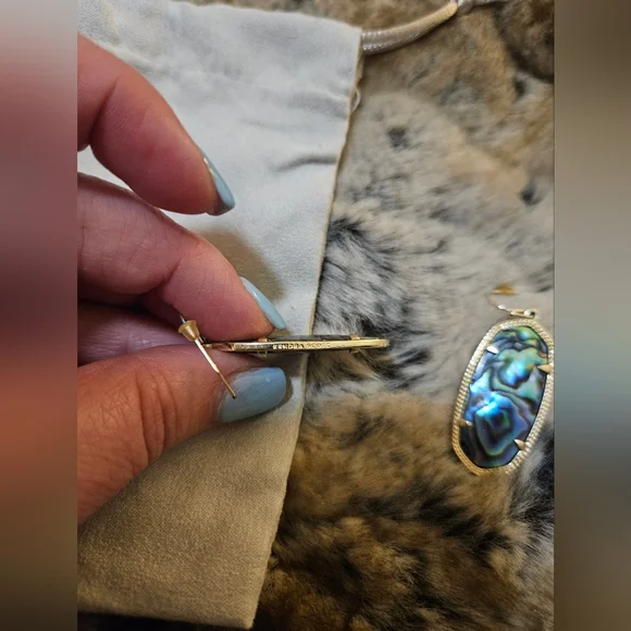 Kendra Scott Earrings - Picture 3 of 4